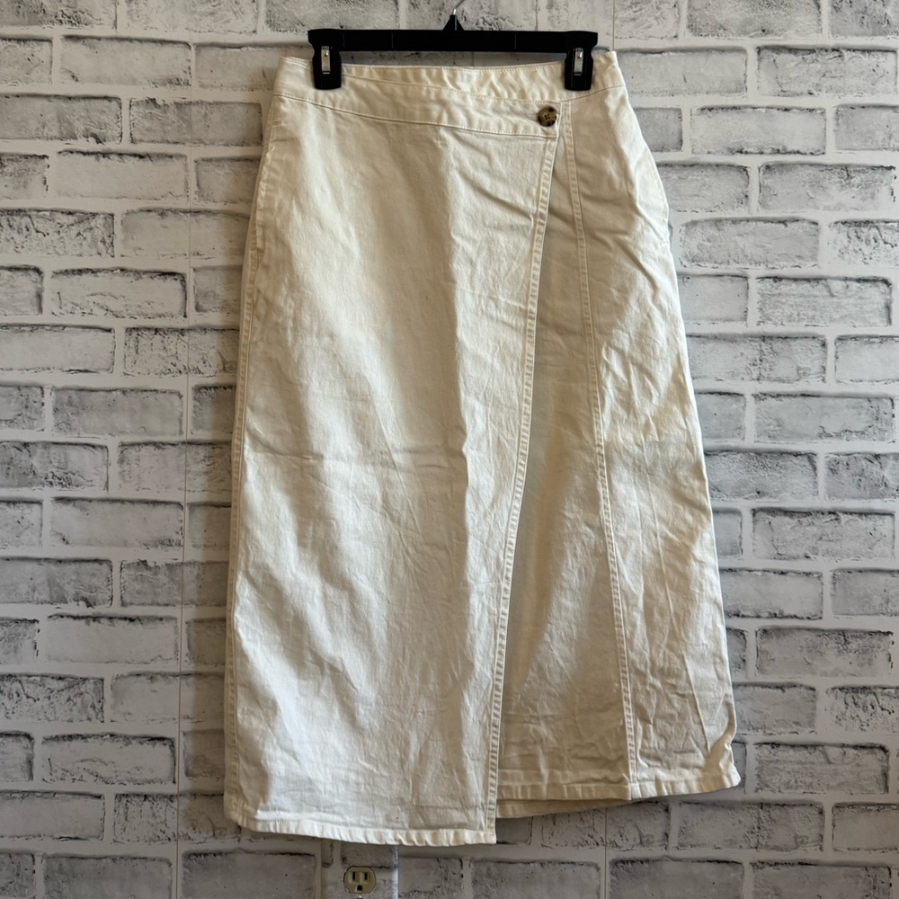 Women’s Universal Thread creamy white colored long denim skirt size 4